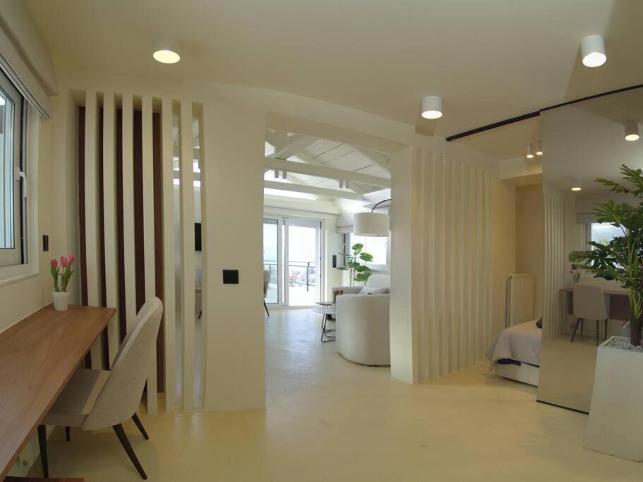 Luxury Penthouse W/ Sea View *